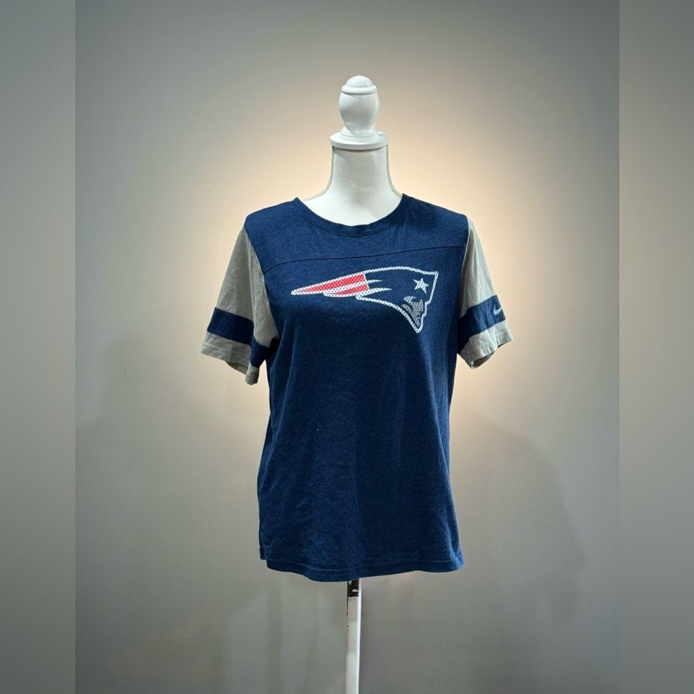 SALE! Women’s Nike NFL Team Apparel Patriots Tee Size L EUC